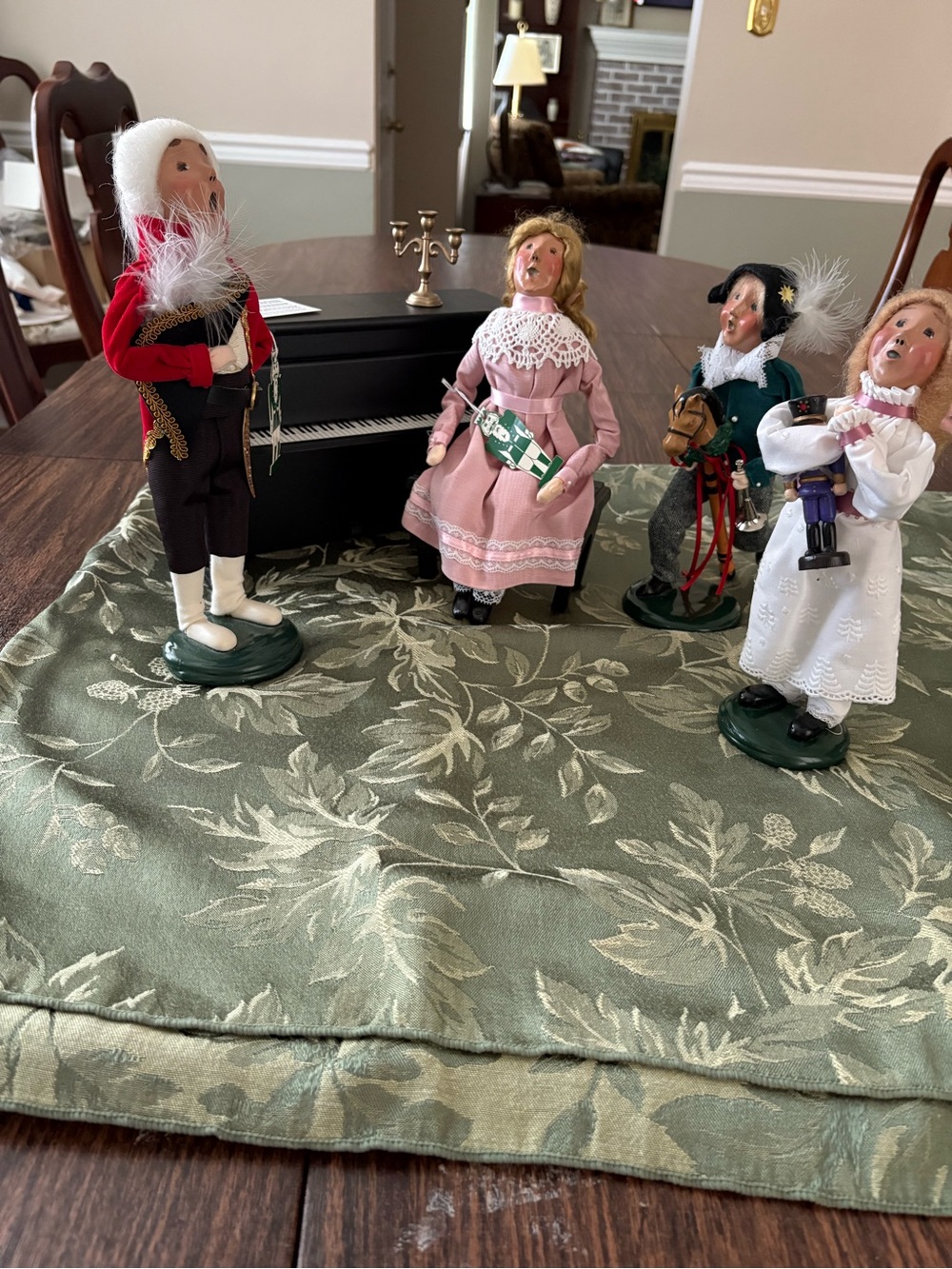 Holiday Carolers Decorative Figurine Set - Pink, Red, White, Green